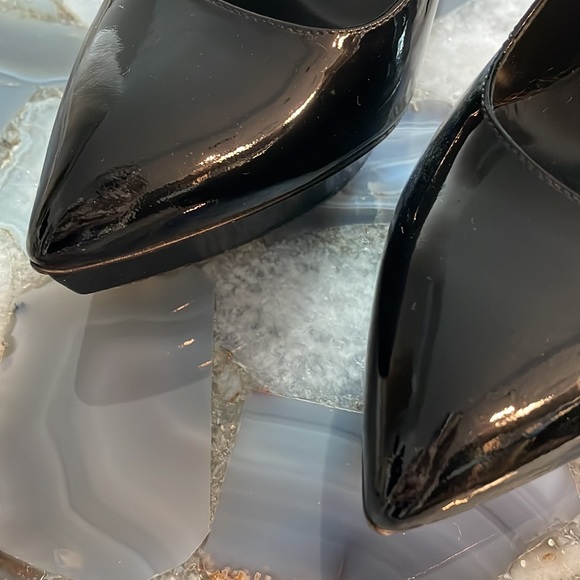 Saint Laurent Patent Pumps in EXCELLENT CONDITION! - Picture 9 of 12